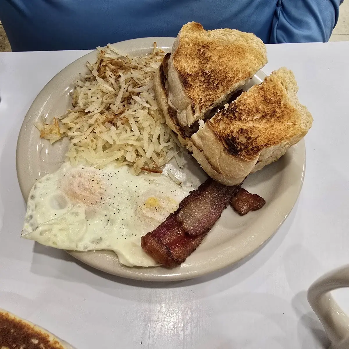 Eggs Hash Browns & Toast