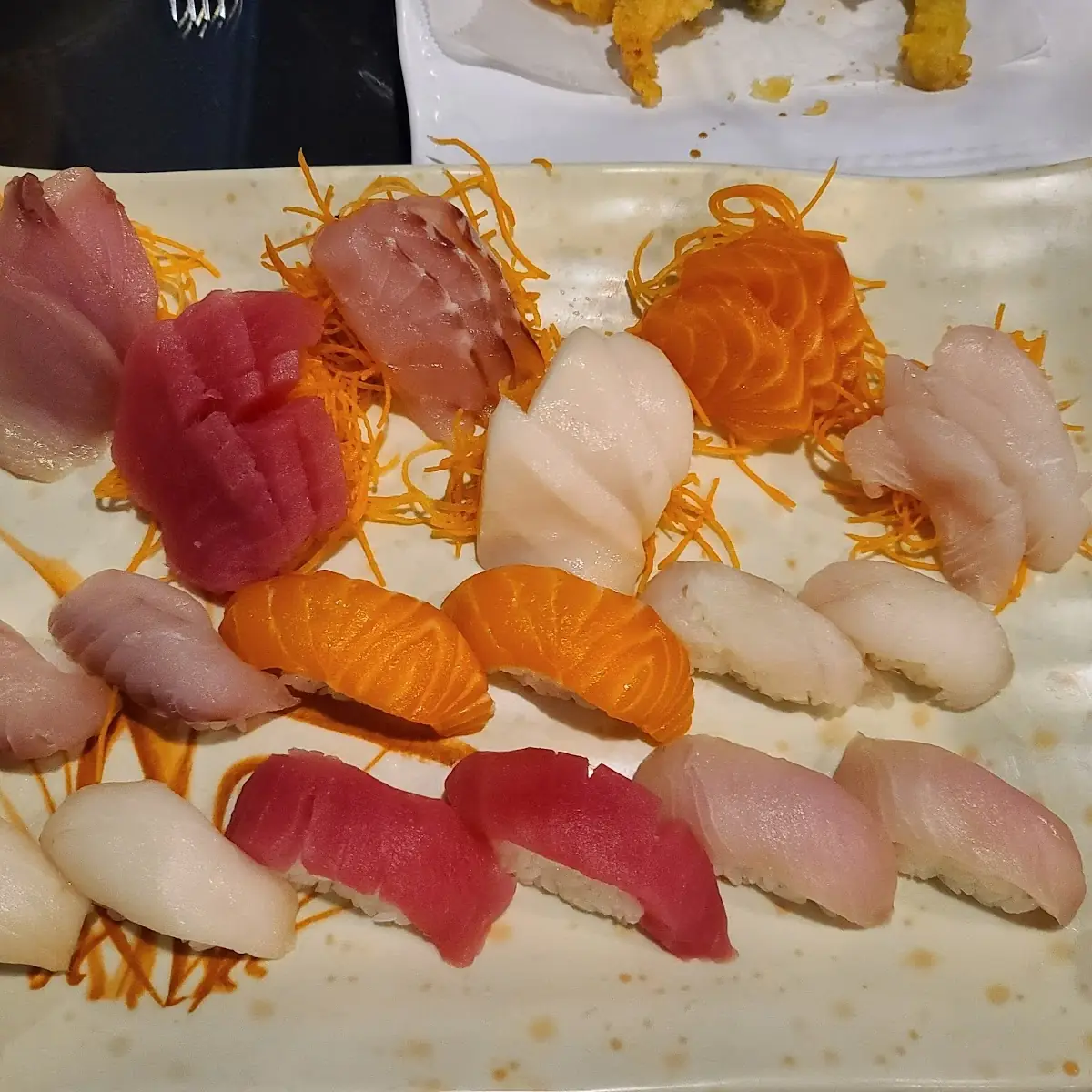 Deluxe Sushi Sashimi Combo