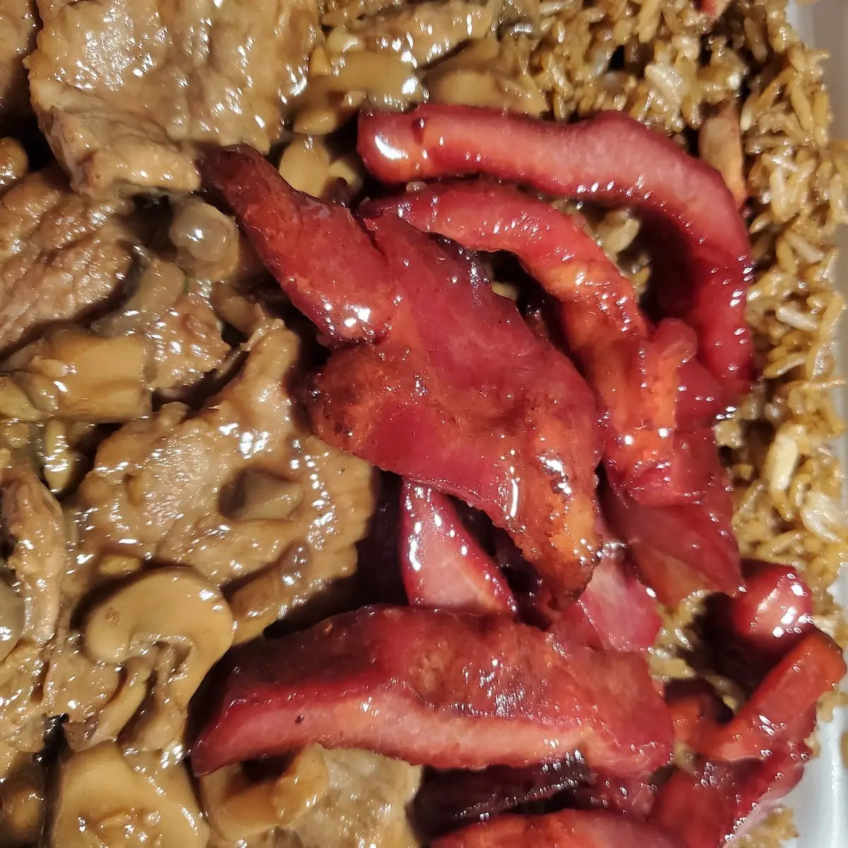 Beef Chow Yoke Combination Platter
