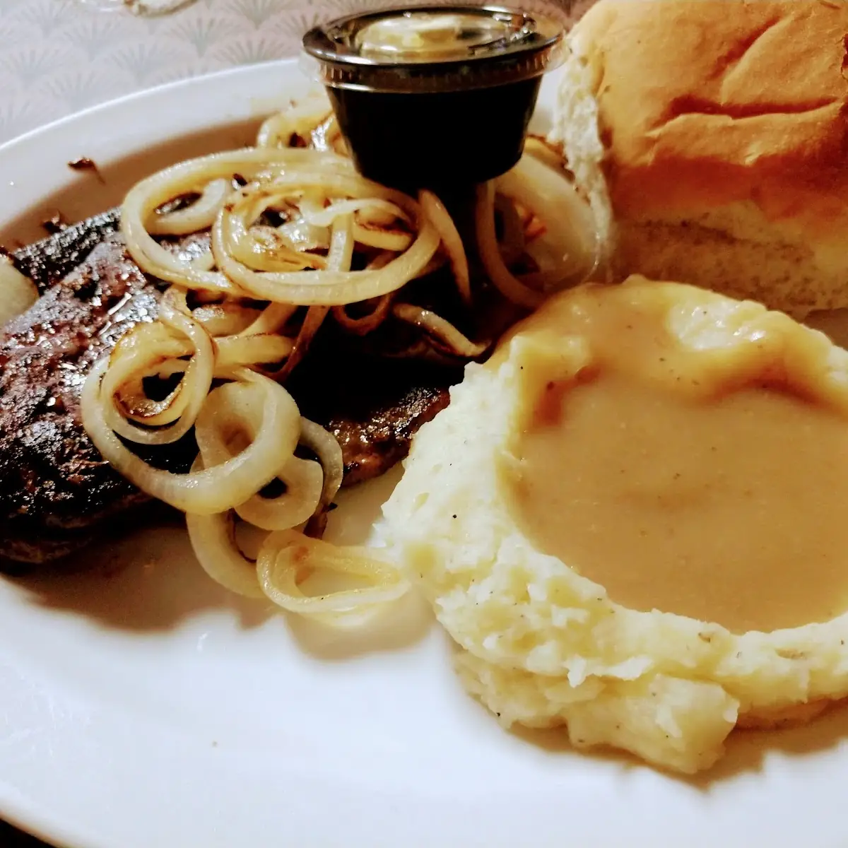 Beef Liver & Onions 2 pcs w 2 Sides