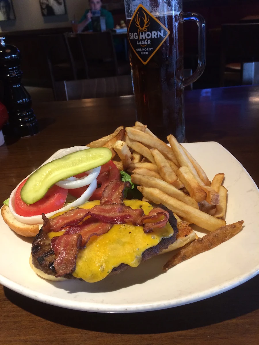 Cheese Burger, MR MIKES SteakhouseCasual