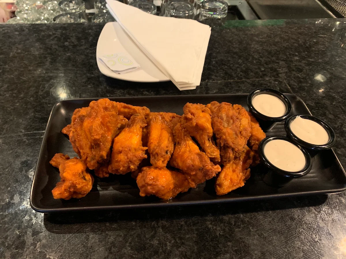 Hotwings, MR MIKES SteakhouseCasual