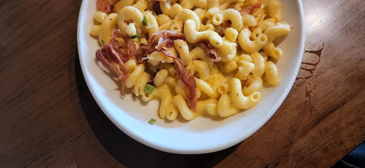 Mac and Cheese Bacon, MR MIKES SteakhouseCasual