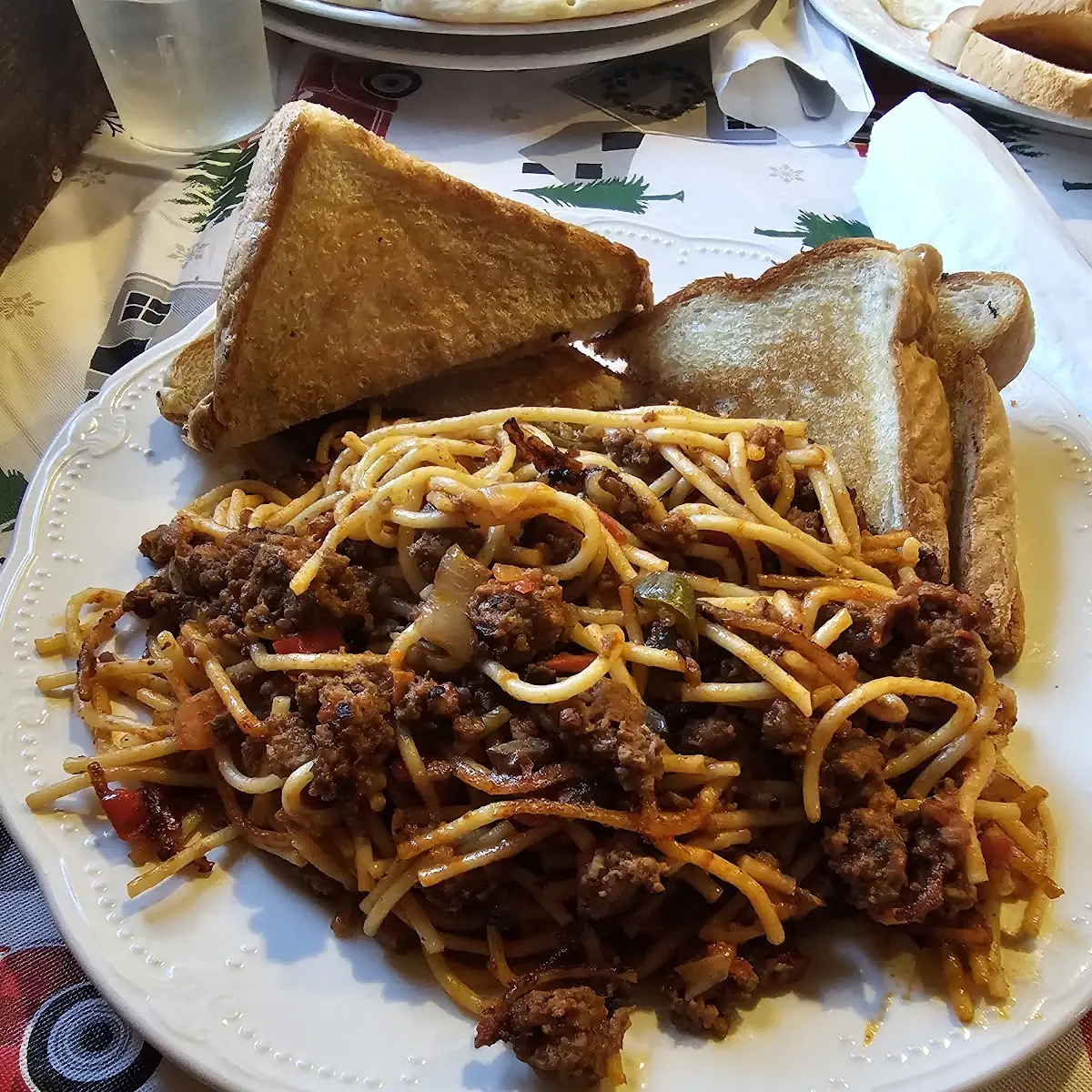 Fried Spaghetti with Garlic Bread