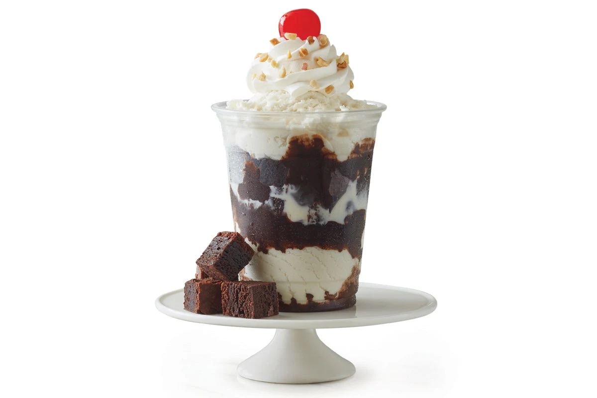 STRAWBERRY SHORTCAKE SUNDAE