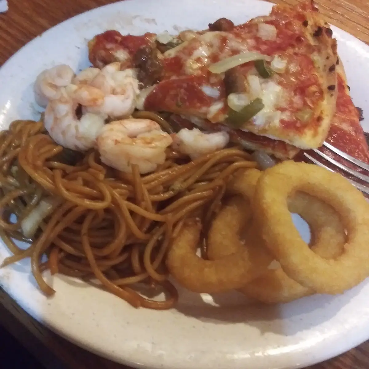 Spaghetti Pizza Camarón Y Cebollas Doradas