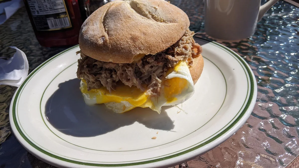 Pulled Pork with Egg and Gouda
