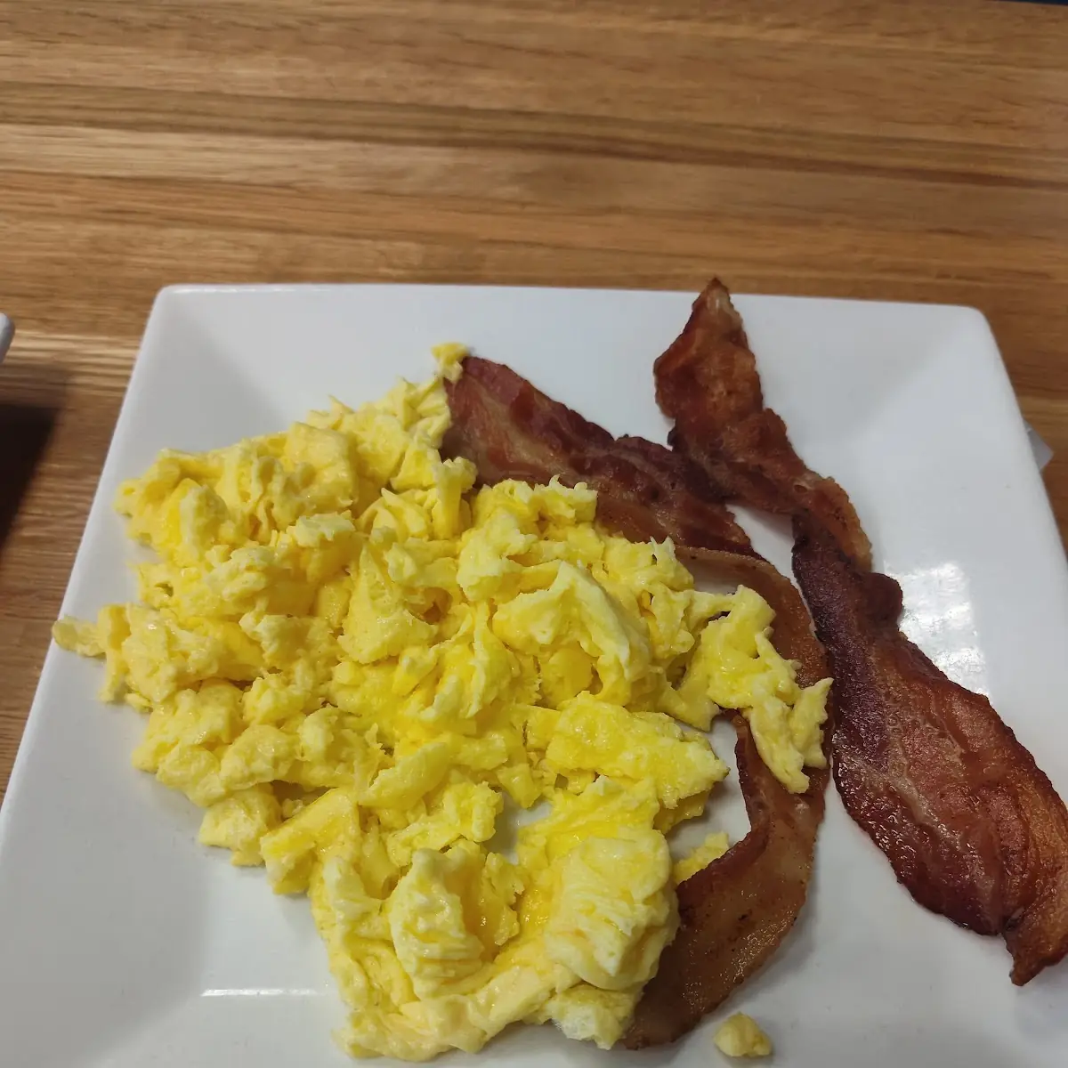 Scrambled Eggs with American Cheese and Bacon