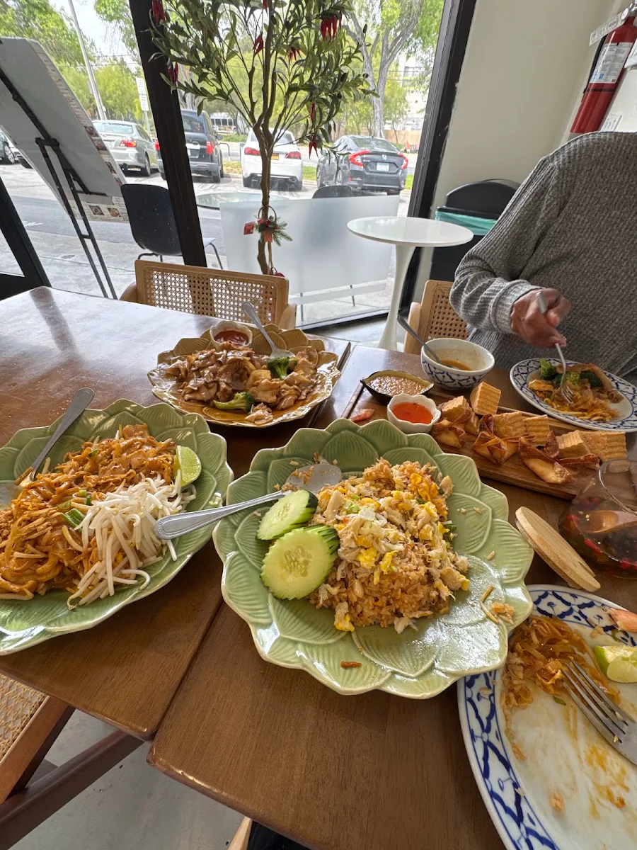 Pad Thai & Pad See EW