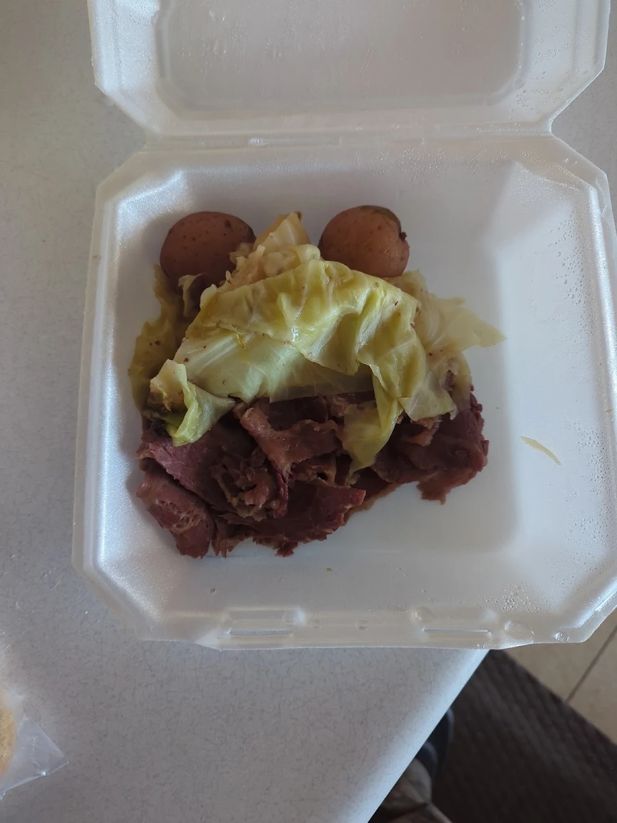 Corned Beef and Cabbage with Red Potatoes