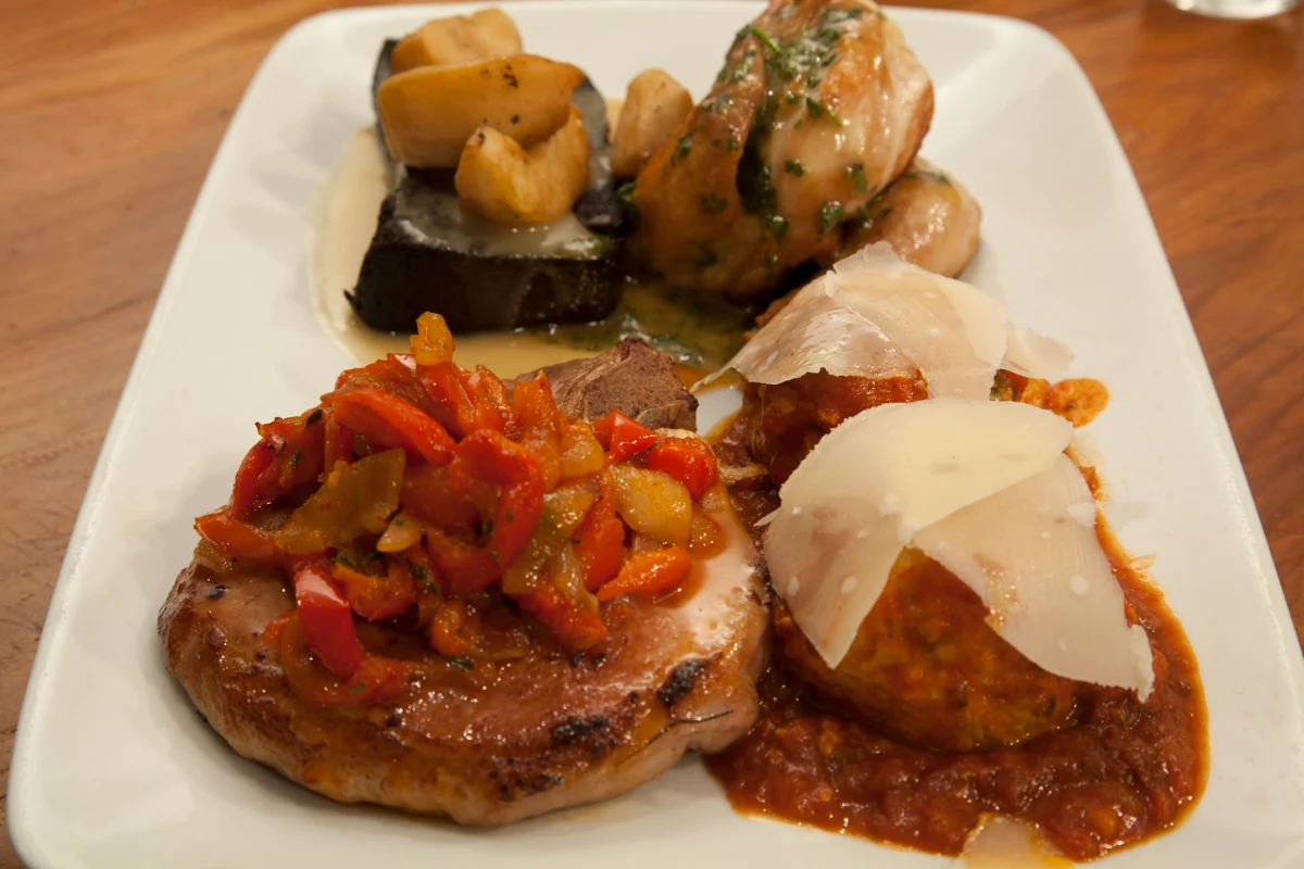 Highlights, Rose Ross Restaurant