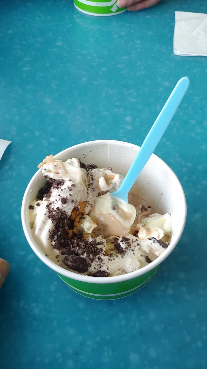 Frozen Yogurt - Cake Batter Oreo Crumble