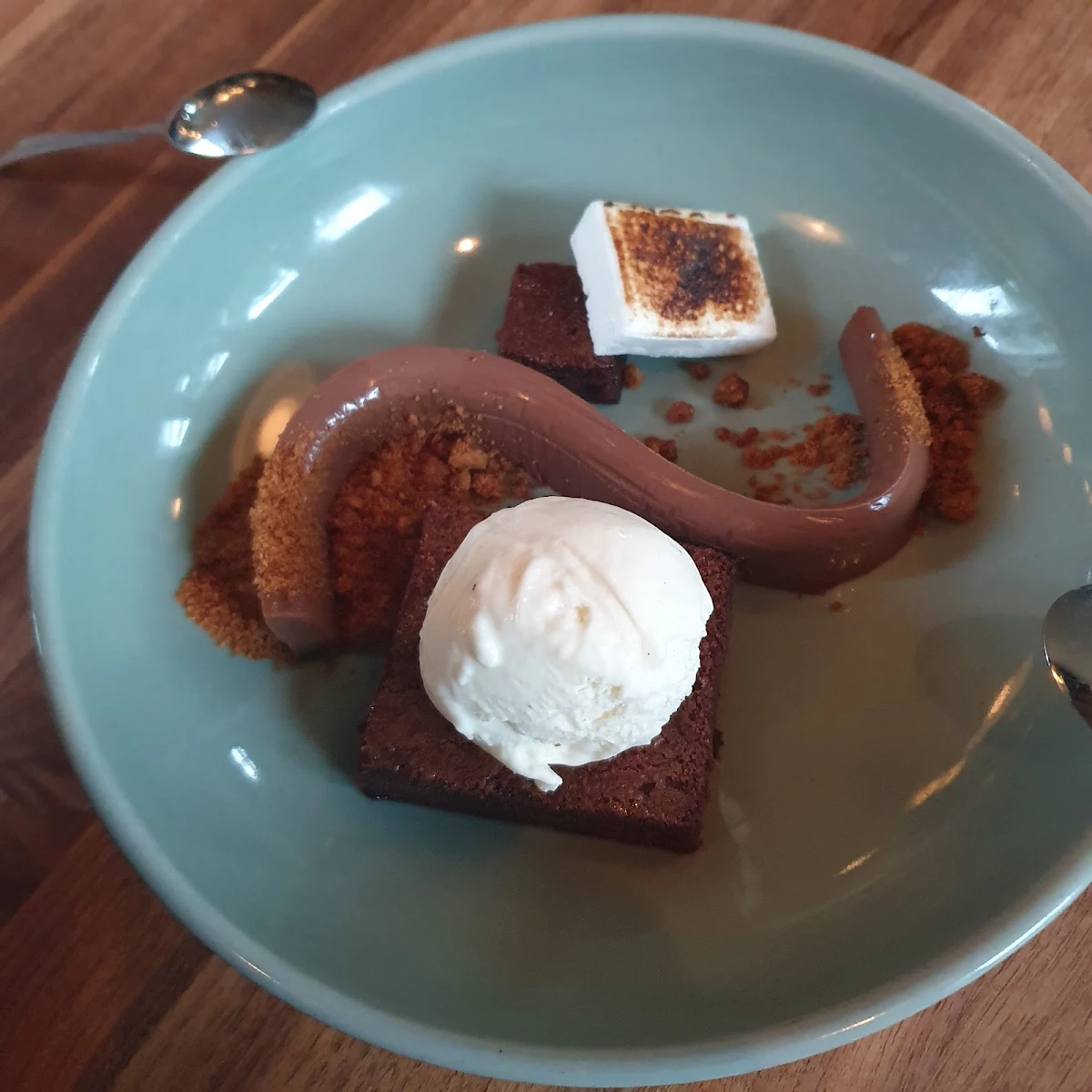 Chocolate Brownie, Le Boating Club