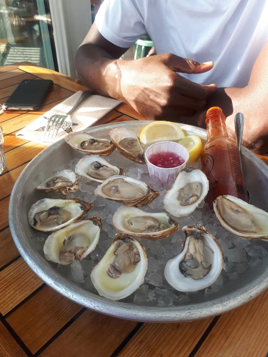 Oysters, Le Boating Club