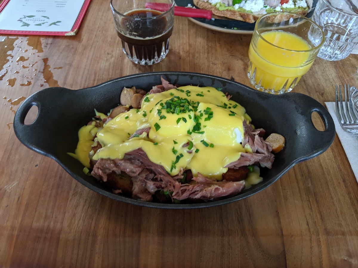 Poutine Bénédictine, Le Boating Club