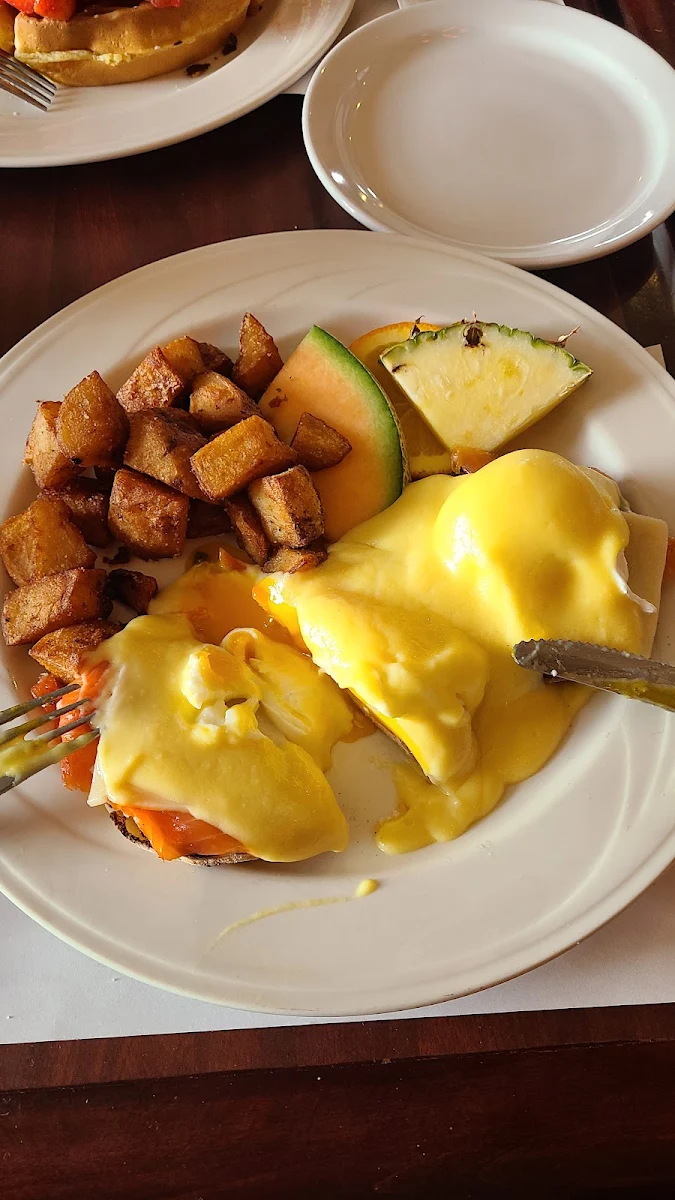 Oeufs Benedict Et Saumon Fumé, Restaurant Tuscanos