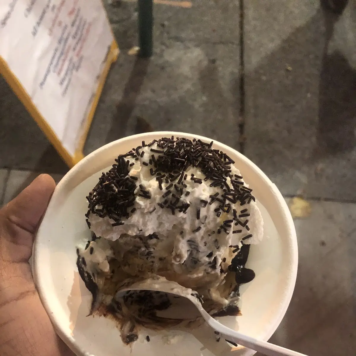 Single Scoop Hot Fudge Sundae