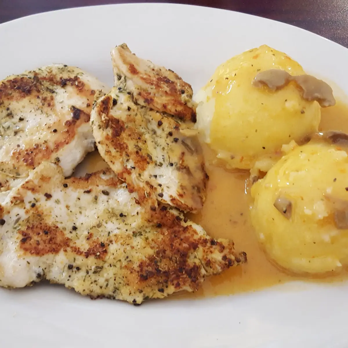 Grilled Chicken with Mashed Potatoes