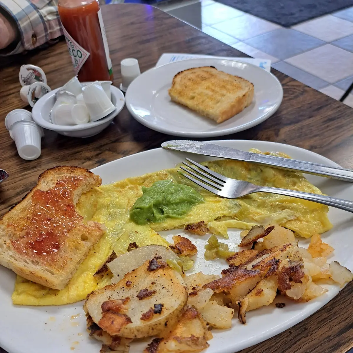 Cheddar Cheese Omelette with Chili Peppers and Guacamole