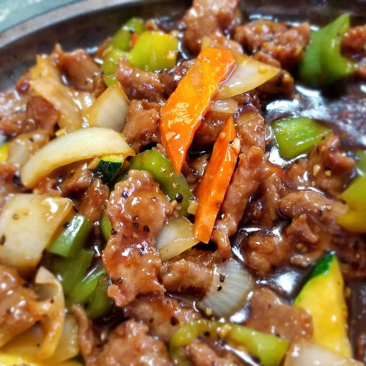 Black Pepper Beef in Sizzling Hot Plate