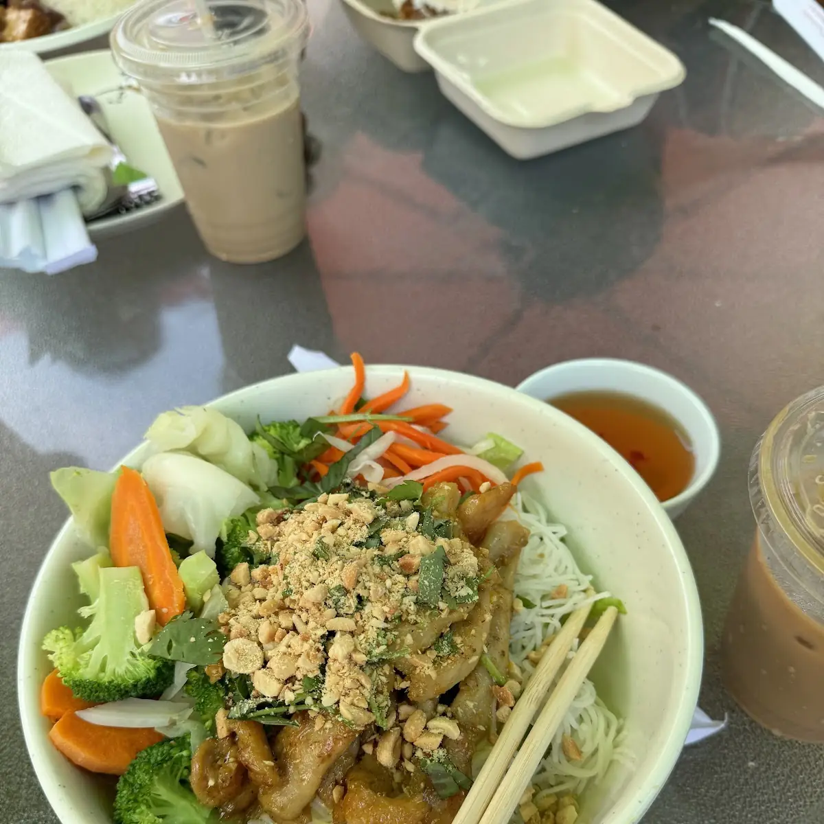 Chicken Bun Noodle Salad with Veggies