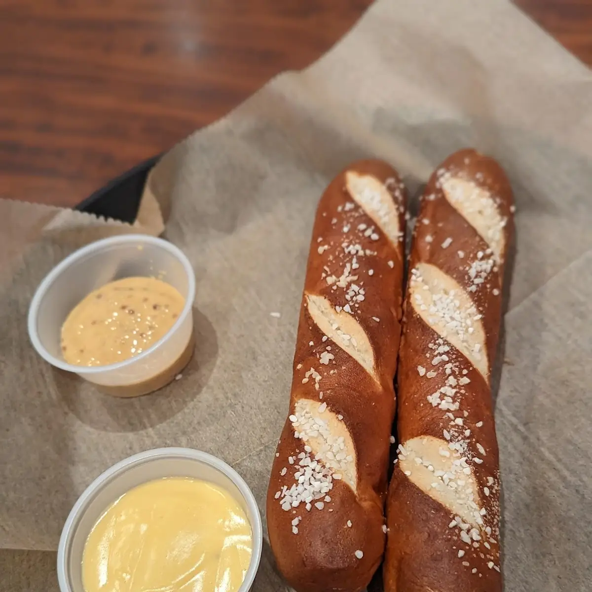 Pretzel w Cheese Sauce & Spicy Mustard