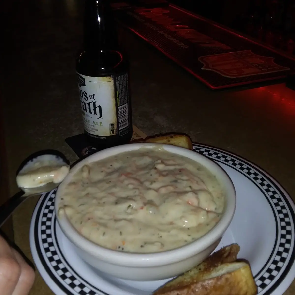 Mac N' Cheese & Garlic Bread