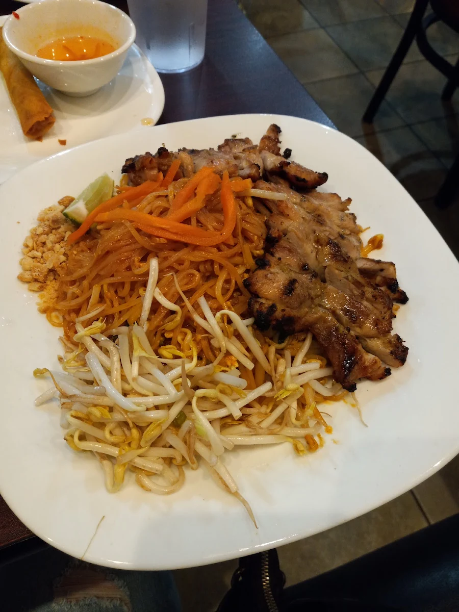 Chicken Pad Thai, Pho Windsor