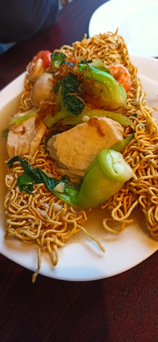 Crispy Egg Noodle MI Xao Don, Pho Windsor