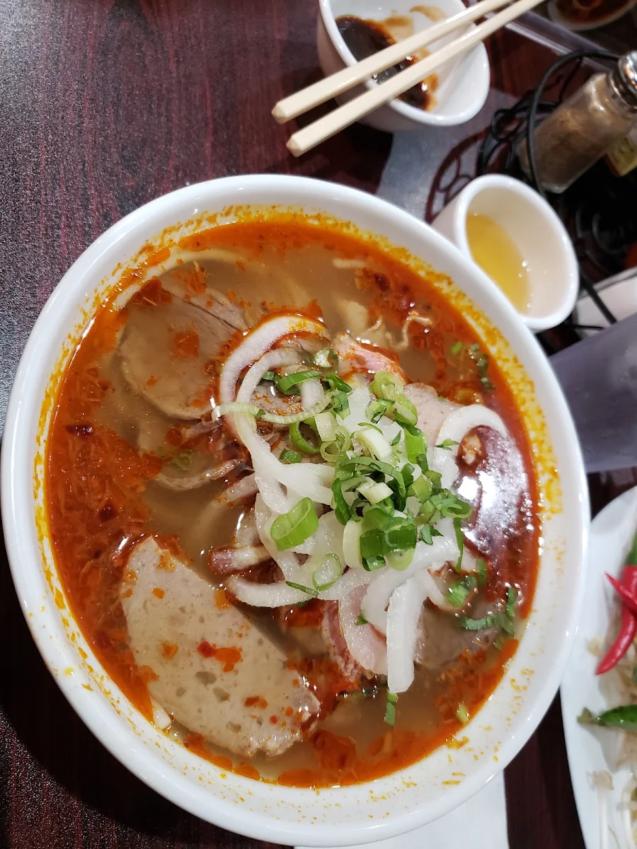 Spicy Lemongrass Beef Noodle Soup Bun Bo Hue, Pho Windsor