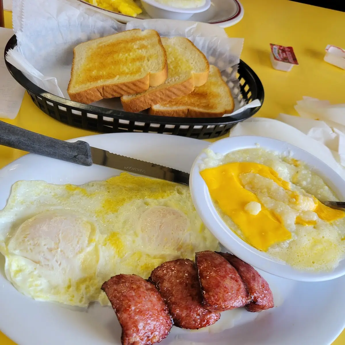 2 Eggs Smoked Sausage Grits