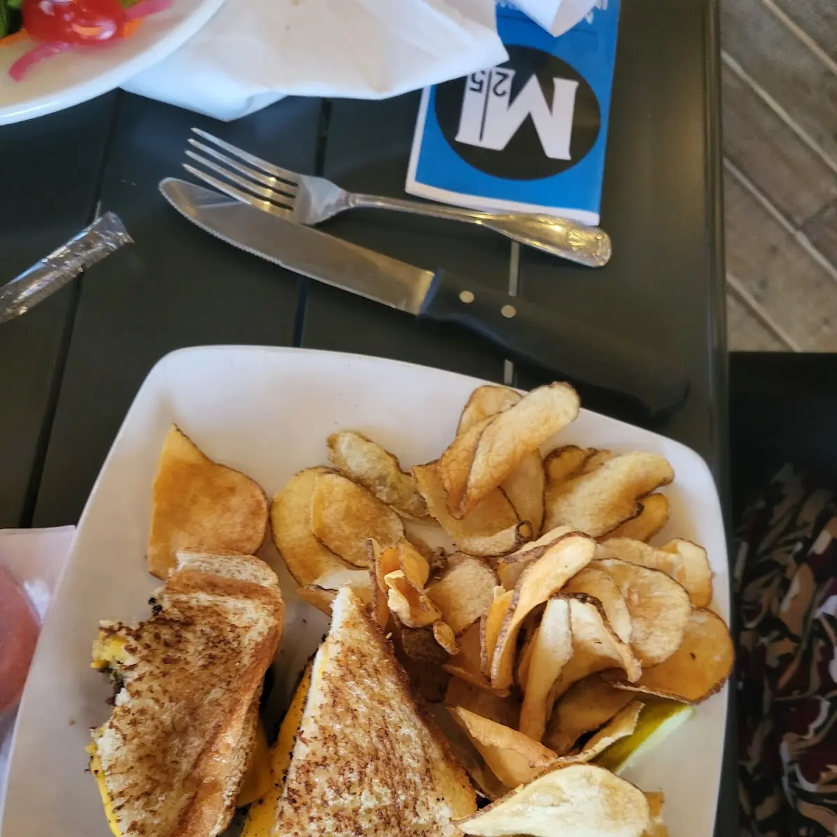 Cheese Burger with Chips