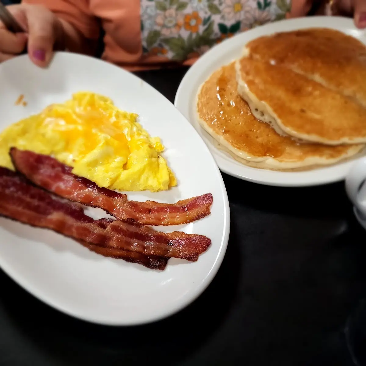 Pancakes & Eggs
