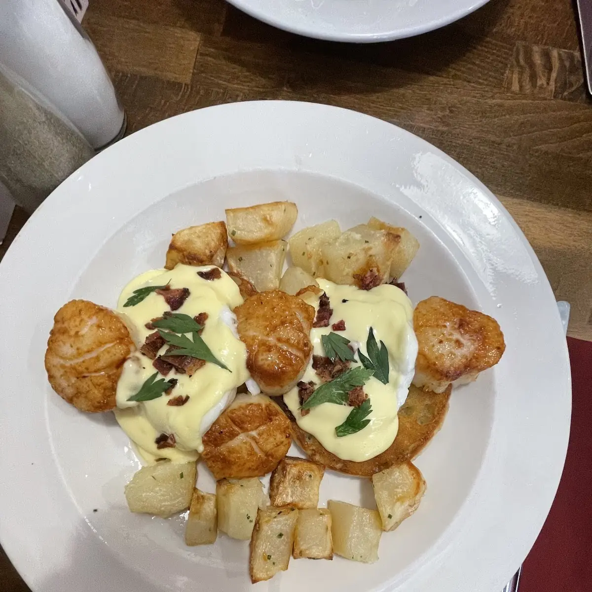 Eggs Benedict with Scallops