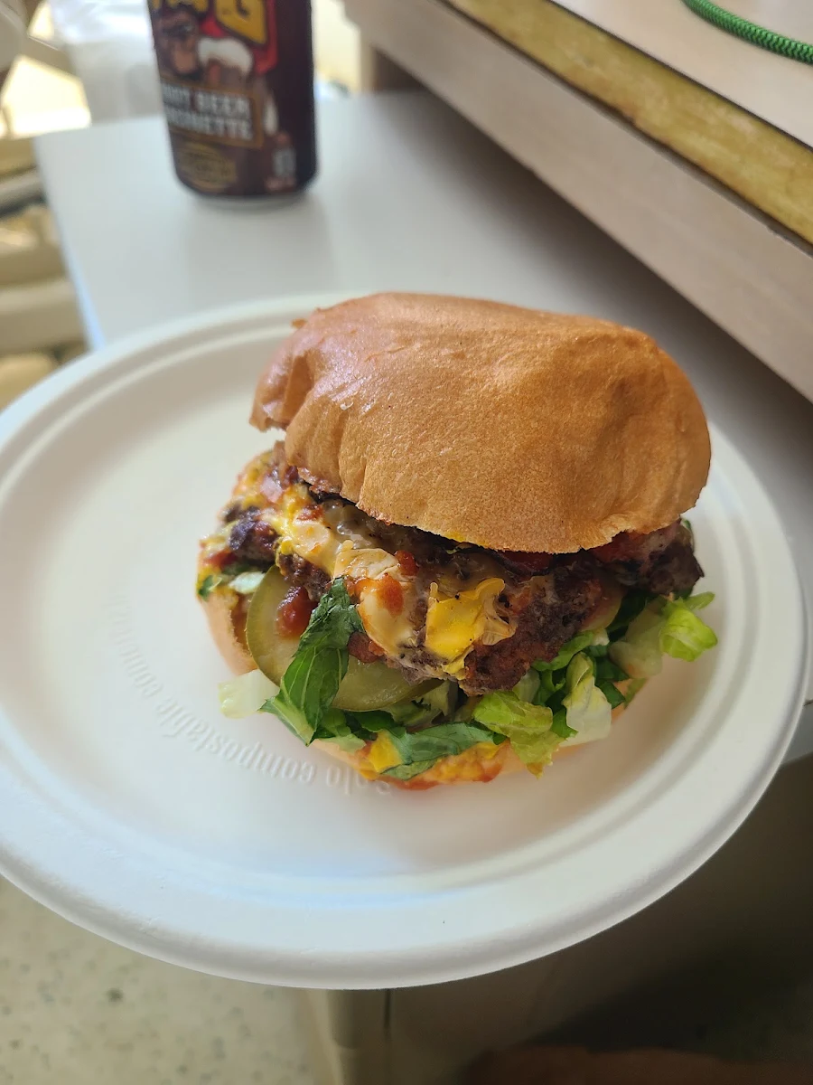 Beef Bacon Burger, Charger Gourmet Burgers & Poutine ( HALAL )