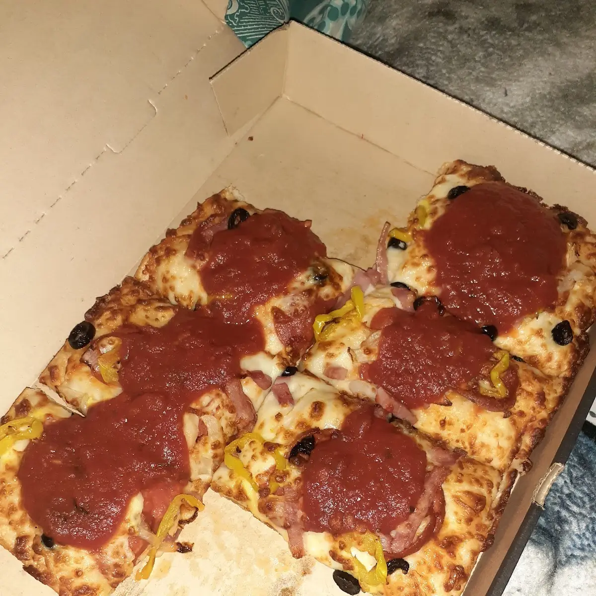 Detroit Style Deep Dish Pizza