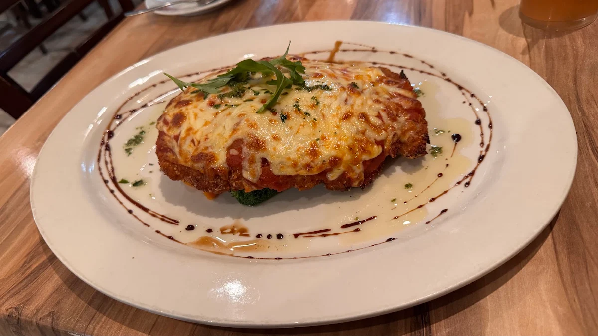 Chicken Parmigiana, Tono on Borsari