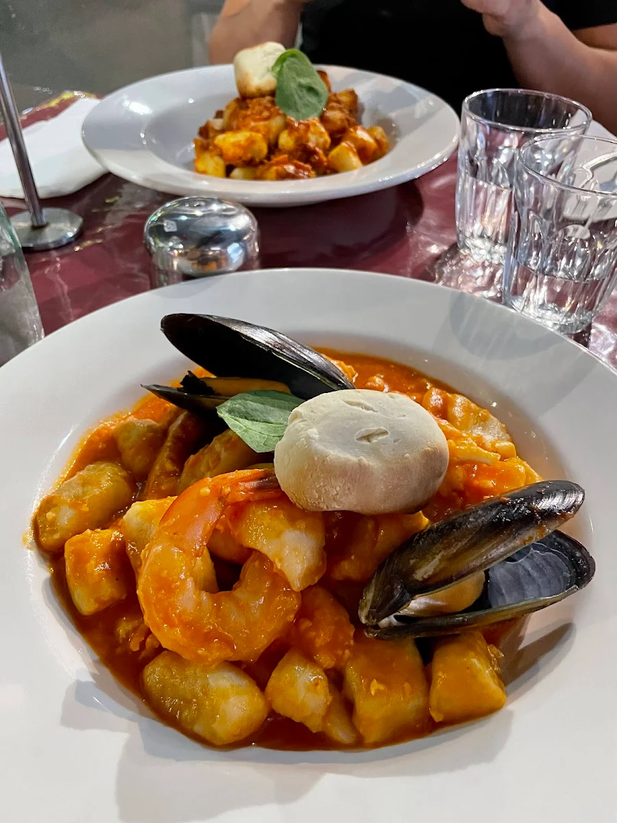 Gnocchi Marinara Seafood, Tono on Borsari