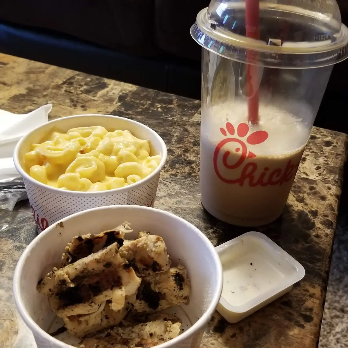Grilled Chicken Nuggets with Mac and Cheese