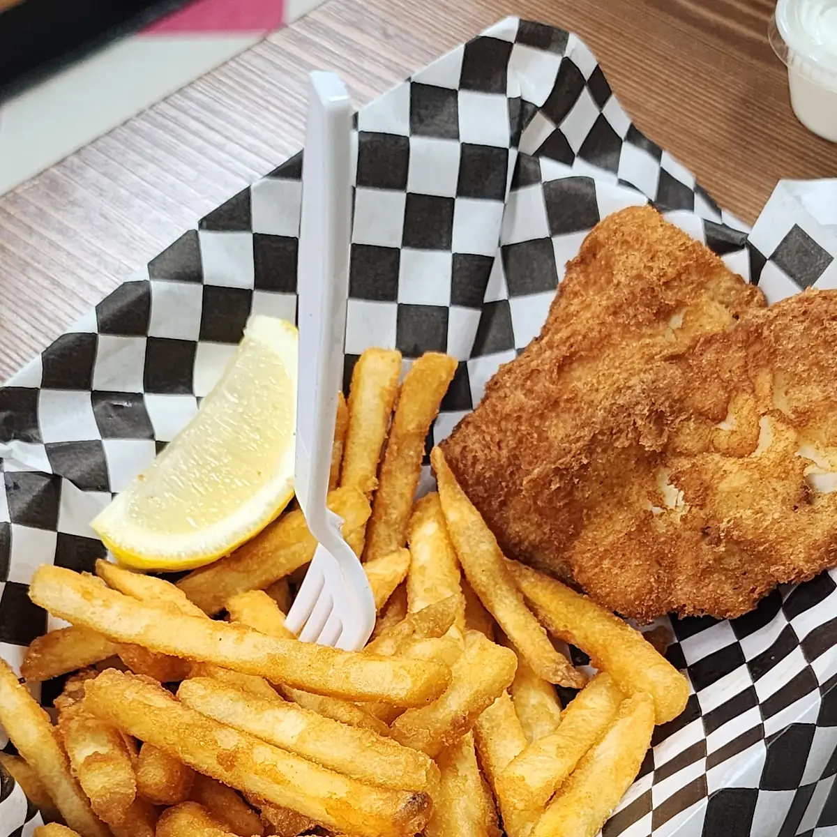 Battered Fish Sandwich w Fries