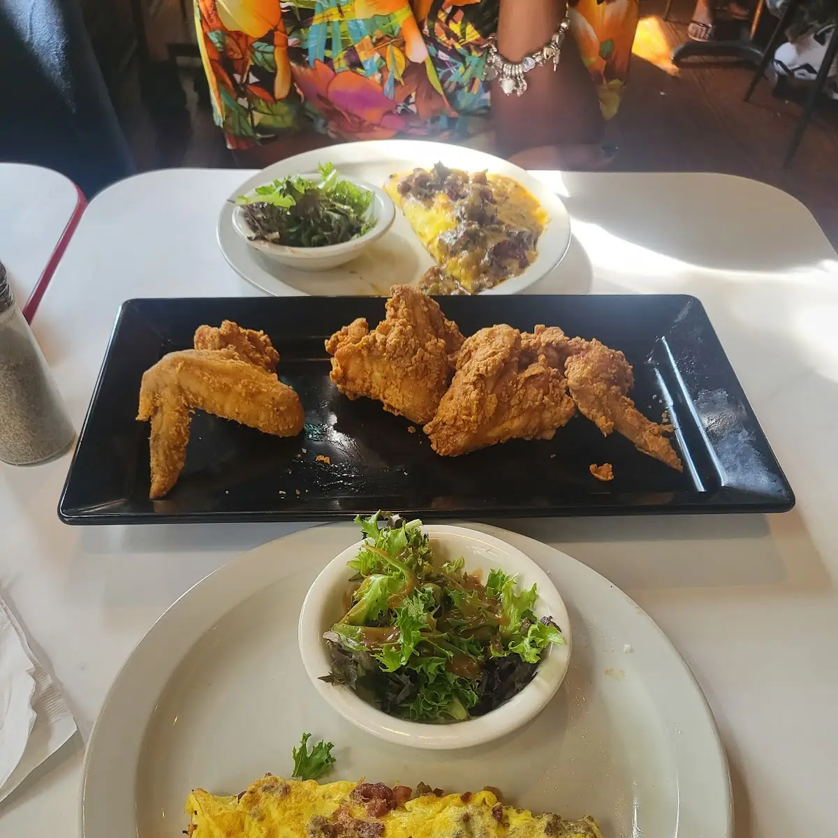 Omelet Side Salad & Fried Wings