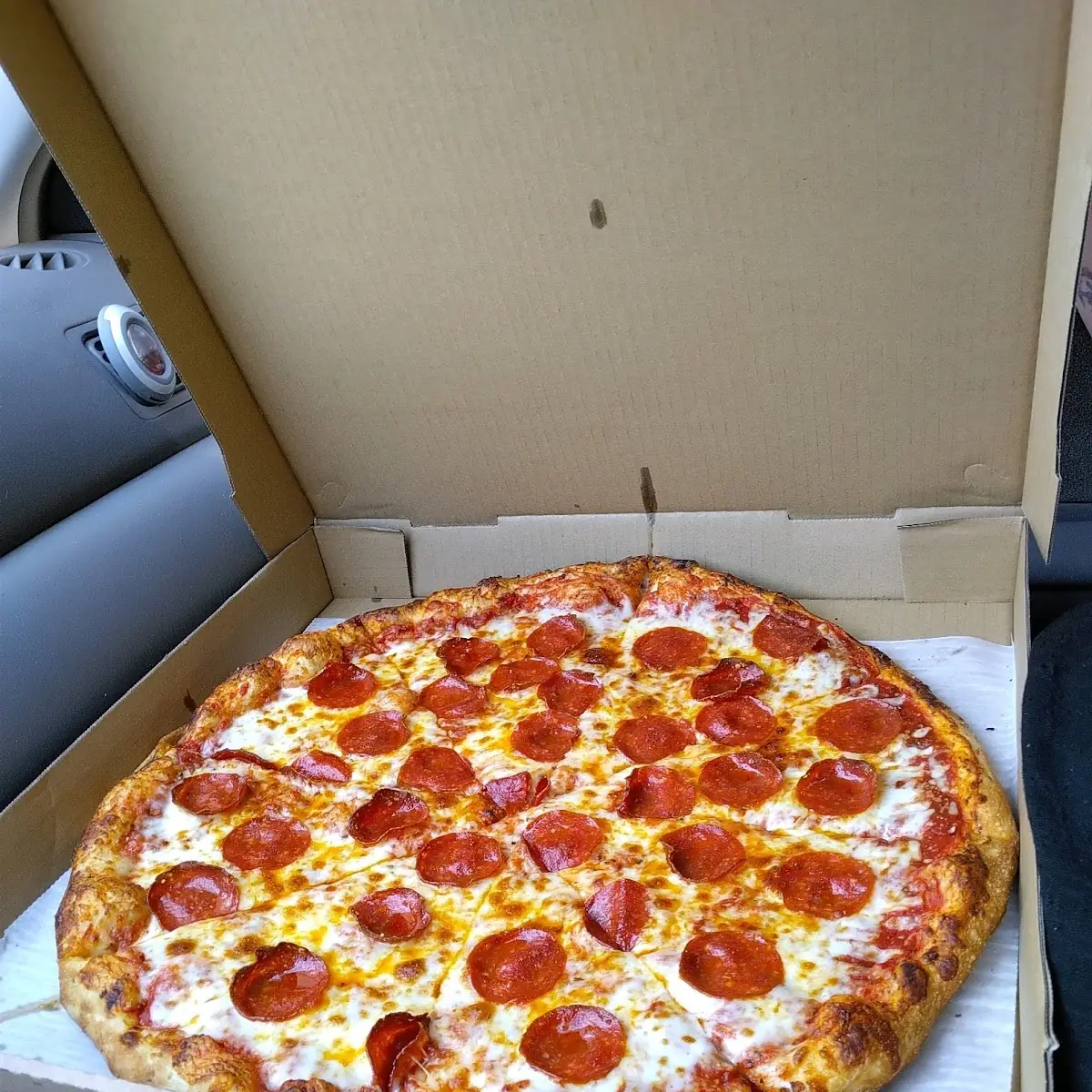 Large Pizza Peperoni