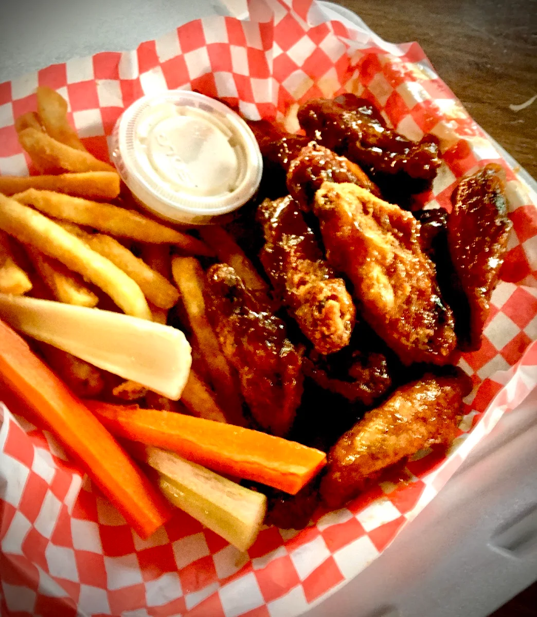 Hot Chicken Wings with Fries