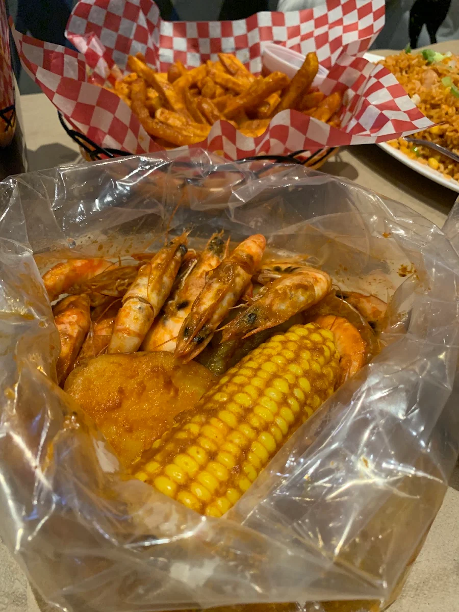 Mix Seafood Boil with Garlic Sauce, The Captain's Boil