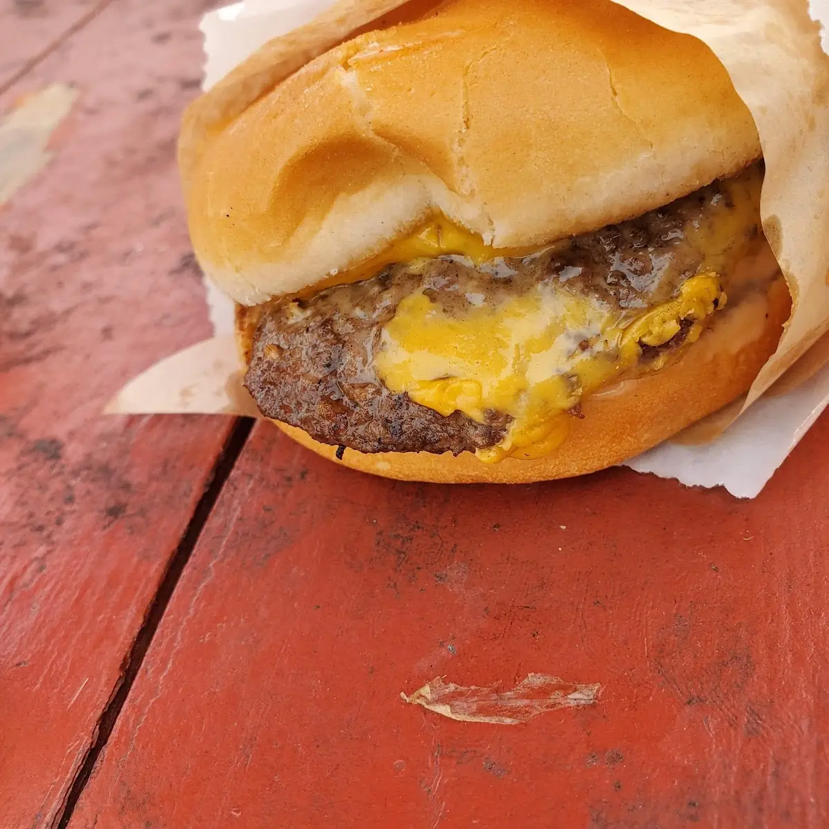Deluxe Cheeseburger
