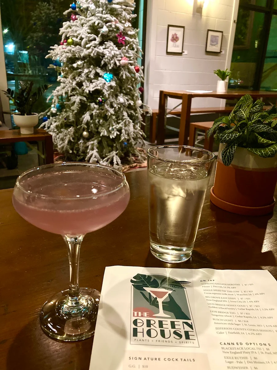 House Holiday Special Champagne