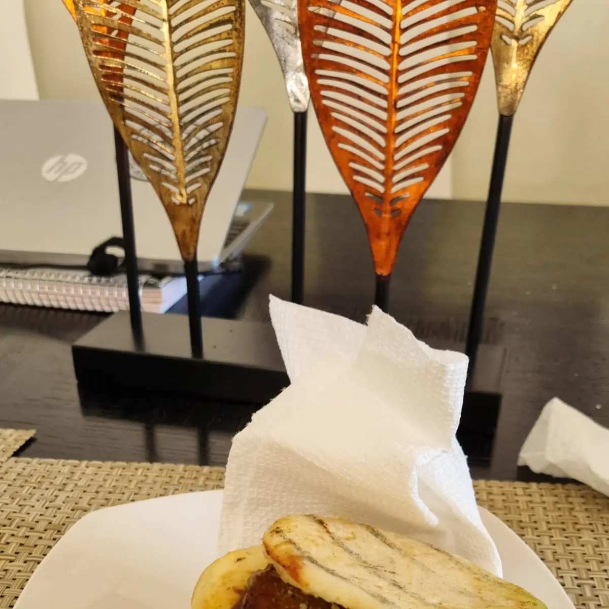 Arepa de Pernil Con Queso Blanco