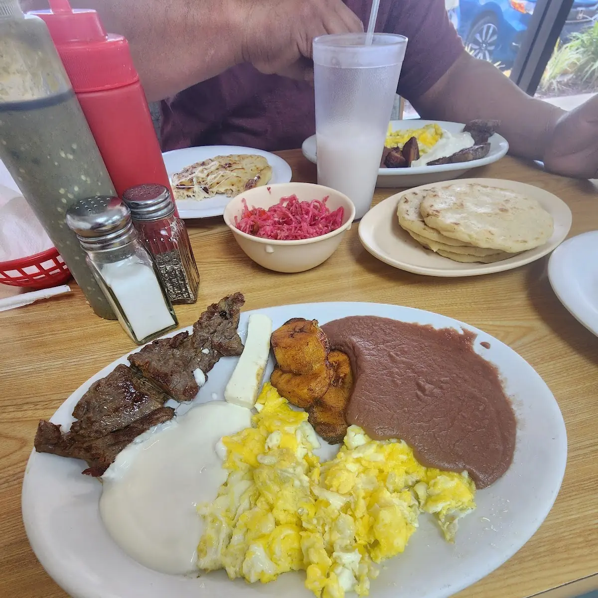 Arroz Con Bistec Encebollado
