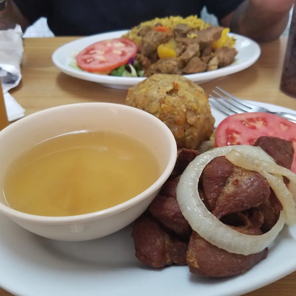 Mofongo Con Carne Frita Y Caldo