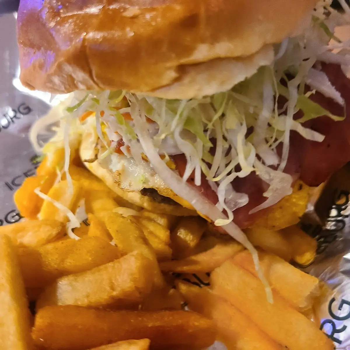 Beruit Burger with Turkey Bacon